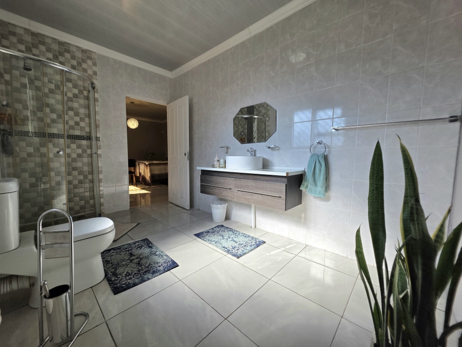 4 Bedroom Property for Sale in Flamingo Park Free State